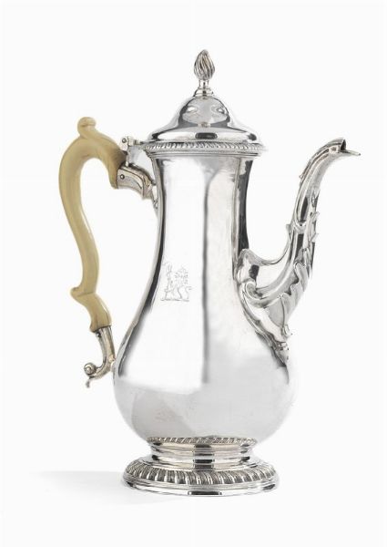 CAFFETTIERA, LONDRA, 1765, ARGENTIERI DAVID WHYTE & WILLIAM HOLMES  - Asta Argenti italiani ed europei - Associazione Nazionale - Case d'Asta italiane