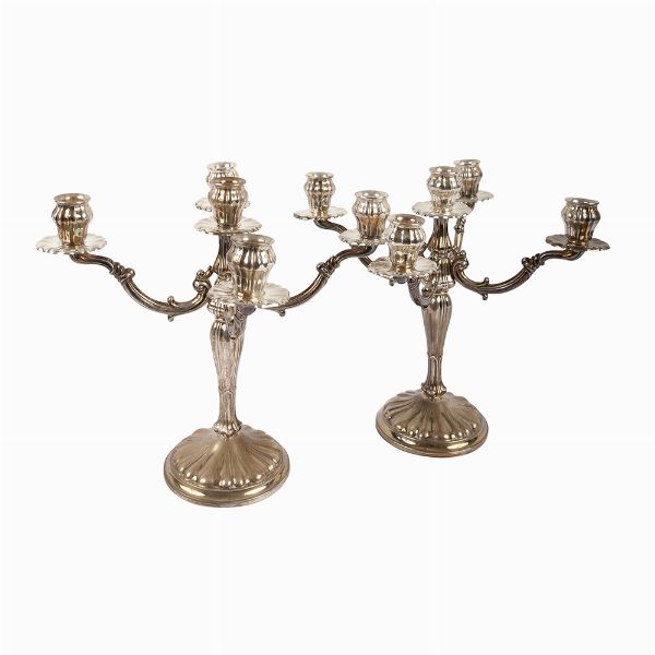 Due candelabri a cinque fiamme  - Asta Asta 102 - Gioielli, Orologi e Argenti - Associazione Nazionale - Case d'Asta italiane
