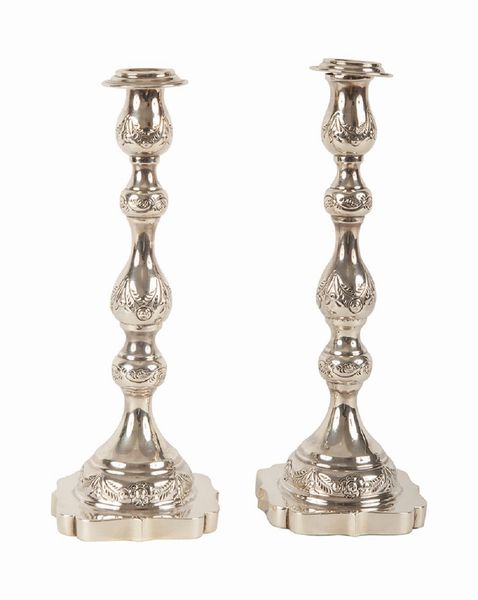 Due candelabri  - Asta Asta 102 - Gioielli, Orologi e Argenti - Associazione Nazionale - Case d'Asta italiane