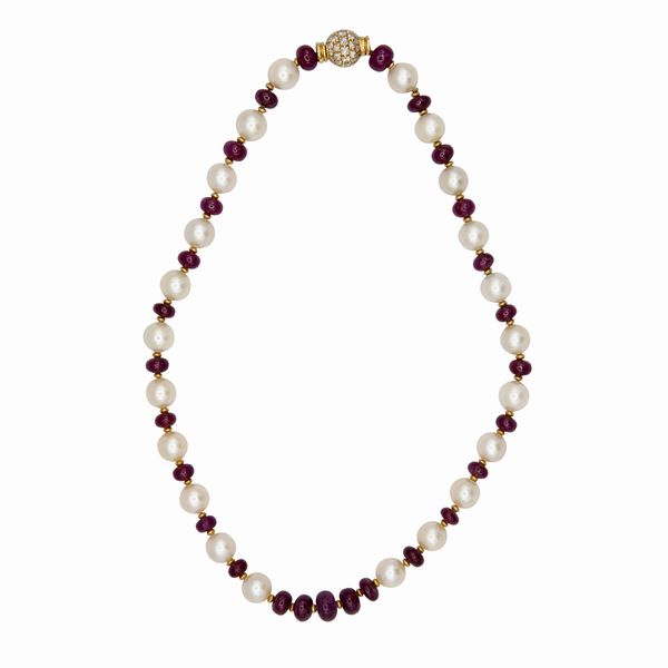 Filo con pietre rosse e sfere  - Asta Asta 102 - Gioielli, Orologi e Argenti - Associazione Nazionale - Case d'Asta italiane