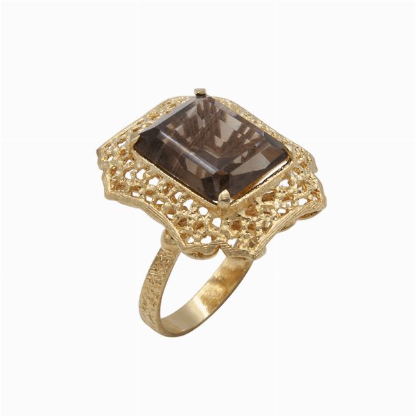Anello con pietra rettangolare e bordo traforato  - Asta Asta 102 - Gioielli, Orologi e Argenti - Associazione Nazionale - Case d'Asta italiane