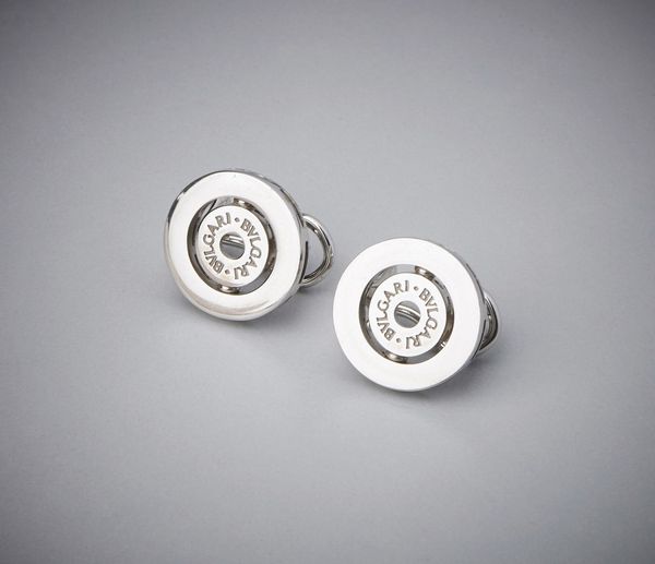 bulgari : Un paio di orecchini in oro bianco 750/1000  firmati ''Bulgari'' a forma di cerchi concentrici.  - Asta Asta 366 | GIOIELLI - OROLOGI - Giunonicae Online - Associazione Nazionale - Case d'Asta italiane