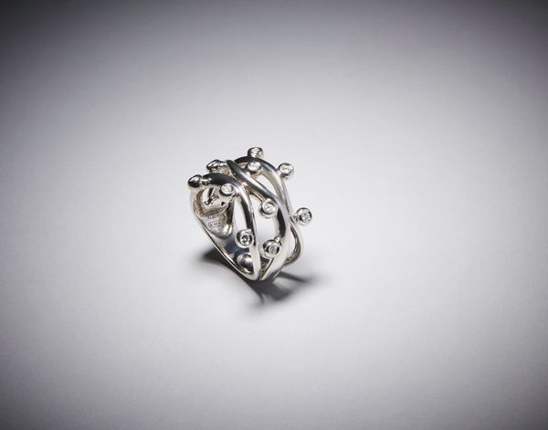 CHIMENTO : Anello serie ''Catena'' in oro bianco 750/1000  con diamanti bianchi taglio a brillante ct. 0,54  firmato ''Chimento''.  - Asta Asta 366 | GIOIELLI - OROLOGI - Giunonicae Online - Associazione Nazionale - Case d'Asta italiane