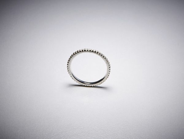 . : Fedina a tutto giro in oro bianco 750/1000  e diamanti banchi taglio a brillante.  - Asta Asta 366 | GIOIELLI - OROLOGI - Giunonicae Online - Associazione Nazionale - Case d'Asta italiane