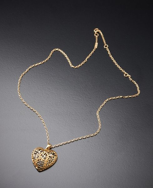 Boucheron Frederic  (n. 1858) : Collana in oro giallo 750/1000 con ciondolo a forma di cuore della collezione ''San Valentino Coure B'' di Boucheron  e piccolo diamante bianco taglio a brillante.  - Asta Asta 366 | GIOIELLI - OROLOGI - Giunonicae Online - Associazione Nazionale - Case d'Asta italiane