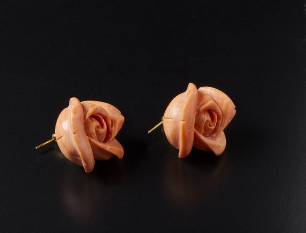 . : Orecchini con rose di corallo.  - Asta Asta 366 | GIOIELLI - OROLOGI - Giunonicae Online - Associazione Nazionale - Case d'Asta italiane