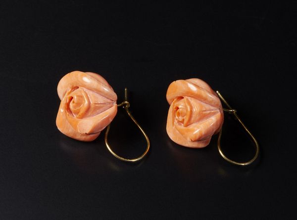 . : Orecchini con rose di corallo.  - Asta Asta 366 | GIOIELLI - OROLOGI - Giunonicae Online - Associazione Nazionale - Case d'Asta italiane