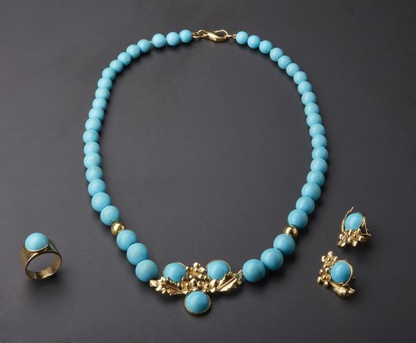 Una parure  collana orecchini ed anello con sfere di turchesi ed oro giallo 750/1000 .  - Asta Asta 366 | GIOIELLI - OROLOGI - Giunonicae Online - Associazione Nazionale - Case d'Asta italiane