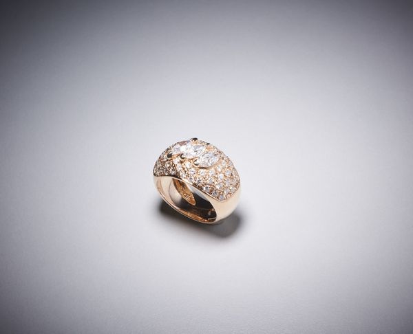 . : Anello in oro rosa con tre diamanti.  - Asta Asta 366 | GIOIELLI - OROLOGI - Giunonicae Online - Associazione Nazionale - Case d'Asta italiane