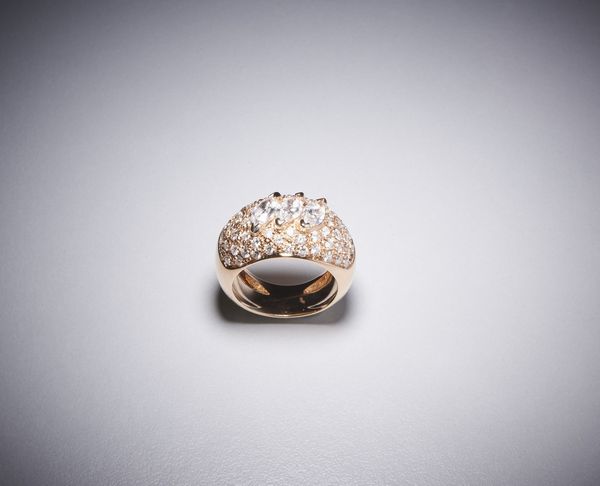 . : Anello in oro rosa con tre diamanti.  - Asta Asta 366 | GIOIELLI - OROLOGI - Giunonicae Online - Associazione Nazionale - Case d'Asta italiane
