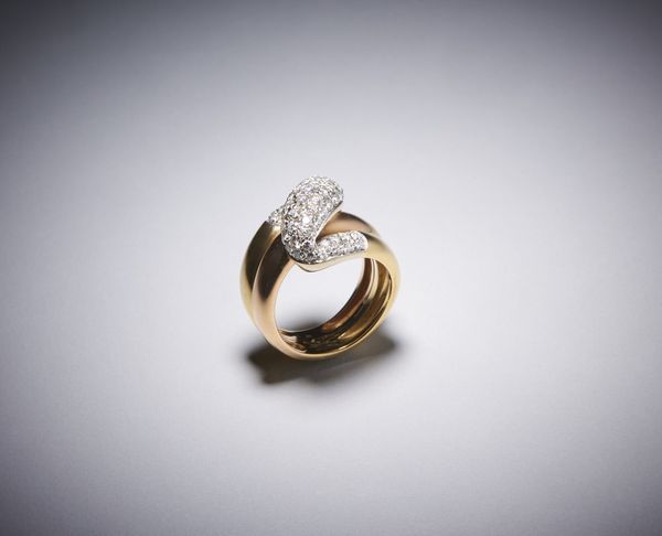 . : Anello ad intreccio in oro giallo 750/1000  con  piccoli diamanti bianchi.  - Asta Asta 366 | GIOIELLI - OROLOGI - Giunonicae Online - Associazione Nazionale - Case d'Asta italiane