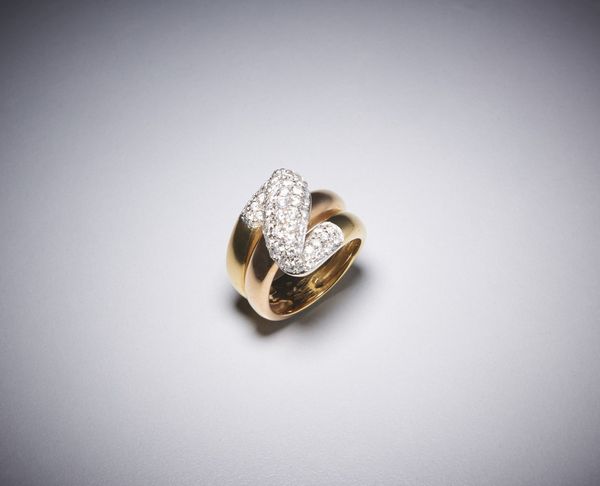 . : Anello ad intreccio in oro giallo 750/1000  con  piccoli diamanti bianchi.  - Asta Asta 366 | GIOIELLI - OROLOGI - Giunonicae Online - Associazione Nazionale - Case d'Asta italiane