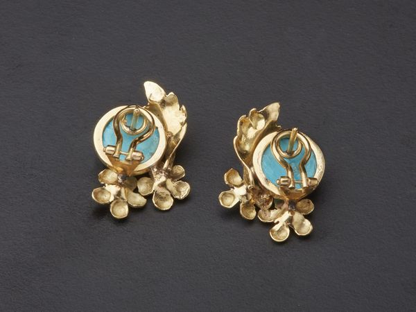 Una parure  collana orecchini ed anello con sfere di turchesi ed oro giallo 750/1000 .  - Asta Asta 366 | GIOIELLI - OROLOGI - Giunonicae Online - Associazione Nazionale - Case d'Asta italiane