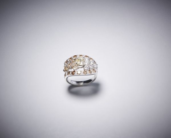 . : Anello in oro con fancy yellow.  - Asta Asta 366 | GIOIELLI - OROLOGI - Giunonicae Online - Associazione Nazionale - Case d'Asta italiane