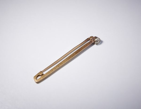 . : Ferma cravatta in oro giallo 750/1000 con diamante bianco di taglio vecchio di 0,60 ct circa con incastonatura a perl�.  - Asta Asta 366 | GIOIELLI - OROLOGI - Giunonicae Online - Associazione Nazionale - Case d'Asta italiane