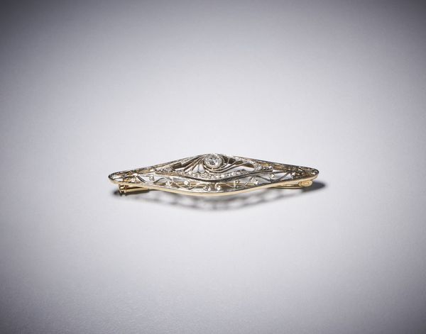 . : Spilla a losanga in oro giallo 750/1000 ed argento con diamante di taglio vecchio  centrale di 0,40 ct. circa e piccoli diamanti di taglio a rosetta di cui 4 mancanti.  - Asta Asta 366 | GIOIELLI - OROLOGI - Giunonicae Online - Associazione Nazionale - Case d'Asta italiane