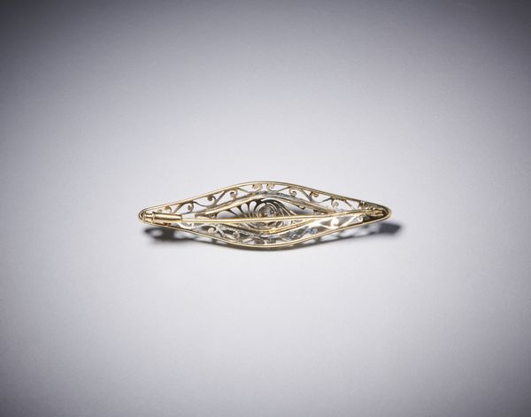 . : Spilla a losanga in oro giallo 750/1000 ed argento con diamante di taglio vecchio  centrale di 0,40 ct. circa e piccoli diamanti di taglio a rosetta di cui 4 mancanti.  - Asta Asta 366 | GIOIELLI - OROLOGI - Giunonicae Online - Associazione Nazionale - Case d'Asta italiane
