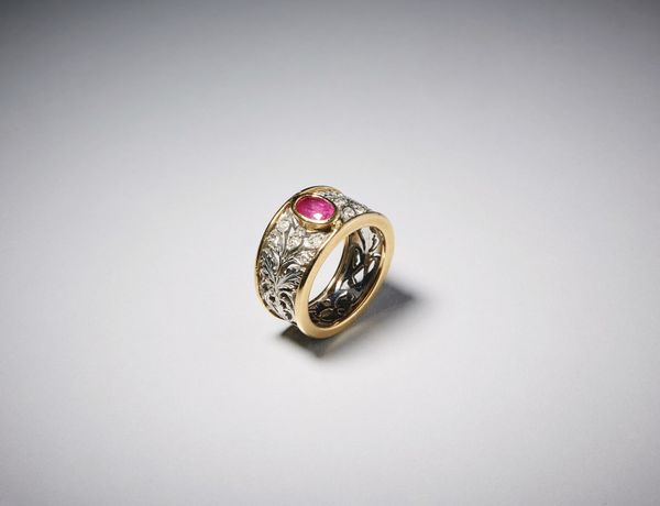 BUCCELLATI Federico (1891 - 1965) : Anello tipo ''fascia'' in oro giallo e bianco 750/1000 con piccolo rubino di circa 0,80 carati circa.  - Asta Asta 366 | GIOIELLI - OROLOGI - Giunonicae Online - Associazione Nazionale - Case d'Asta italiane