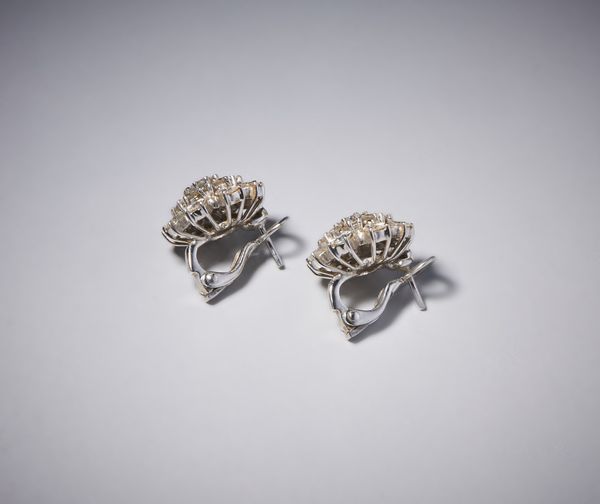 . : Orecchini con diamanti bianchi taglio a brillante in oro bianco 750/1000 di  3,00 carati circa.  - Asta Asta 366 | GIOIELLI - OROLOGI - Giunonicae Online - Associazione Nazionale - Case d'Asta italiane
