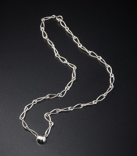 . : Catena in oro bianco 750/1000  con maglie ovali e ciondolo centrale recante diamante bianco taglio brillante ct: 0.13. circa  - Asta Asta 366 | GIOIELLI - OROLOGI - Giunonicae Online - Associazione Nazionale - Case d'Asta italiane