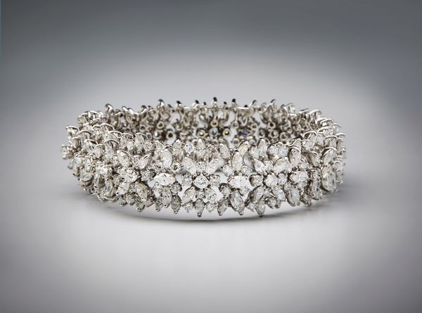 . : Eccezionale Bracciale in oro bianco 750 /1000   con diamanti bianchi taglio a marquise  ed a  brillante per carati:totali  30,62 circa.  - Asta Asta 366 | GIOIELLI - OROLOGI - Giunonicae Online - Associazione Nazionale - Case d'Asta italiane