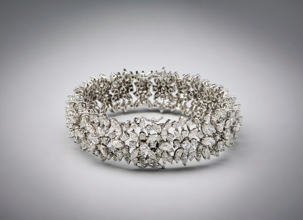 . : Eccezionale Bracciale in oro bianco 750 /1000   con diamanti bianchi taglio a marquise  ed a  brillante per carati:totali  30,62 circa.  - Asta Asta 366 | GIOIELLI - OROLOGI - Giunonicae Online - Associazione Nazionale - Case d'Asta italiane