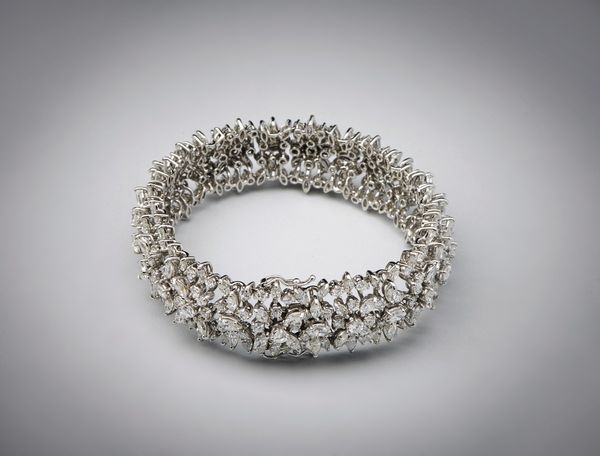. : Eccezionale Bracciale in oro bianco 750 /1000   con diamanti bianchi taglio a marquise  ed a  brillante per carati:totali  30,62 circa.  - Asta Asta 366 | GIOIELLI - OROLOGI - Giunonicae Online - Associazione Nazionale - Case d'Asta italiane