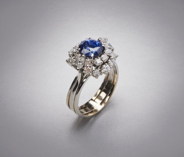 Anello in oro bianco 750/1000  con zaffiro ovale blu.  - Asta Asta 366 | GIOIELLI - OROLOGI - Giunonicae Online - Associazione Nazionale - Case d'Asta italiane