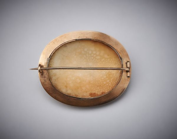 . : Spilla cammeo in oro rosso 750/1000  con conchiglia incisa rappresentante ''bagno di Venere''.  - Asta Asta 366 | GIOIELLI - OROLOGI - Giunonicae Online - Associazione Nazionale - Case d'Asta italiane