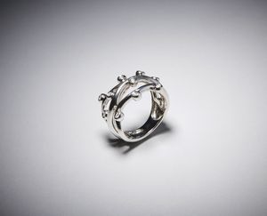 CHIMENTO - Anello serie ''Catena'' in oro bianco 750/1000  con diamanti bianchi taglio a brillante ct. 0,54  firmato ''Chimento''.