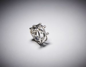 CHIMENTO : Anello serie ''Catena'' in oro bianco 750/1000  con diamanti bianchi taglio a brillante ct. 0,54  firmato ''Chimento''.  - Asta Asta 366 | GIOIELLI - OROLOGI - Giunonicae Online - Associazione Nazionale - Case d'Asta italiane