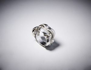 CHIMENTO - Anello oro bianco 750/1000  serie ''Rami'' by Chimento con diamanti bianchi taglio a brillante.