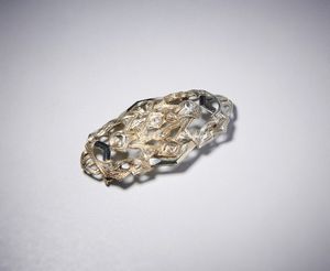 . : Spilla ciondolo in oro bianco 750/1000  e diamanti bianchi del peso tot. di carati circa 0,35.  - Asta Asta 366 | GIOIELLI - OROLOGI - Giunonicae Online - Associazione Nazionale - Case d'Asta italiane
