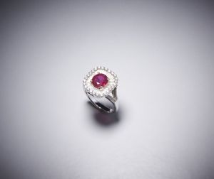 . : Anello in oro 18 kt con rubino.  - Asta Asta 366 | GIOIELLI - OROLOGI - Giunonicae Online - Associazione Nazionale - Case d'Asta italiane