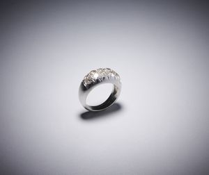 . : Anello in oro a ''fascia'' e diamanti.  - Asta Asta 366 | GIOIELLI - OROLOGI - Giunonicae Online - Associazione Nazionale - Case d'Asta italiane