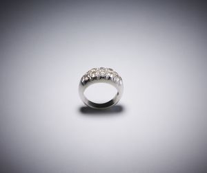 . : Anello in oro a ''fascia'' e diamanti.  - Asta Asta 366 | GIOIELLI - OROLOGI - Giunonicae Online - Associazione Nazionale - Case d'Asta italiane