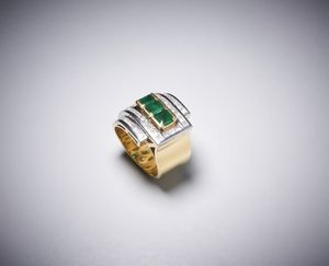 . : Anello in oro giallo ''a fascia'' con smeraldi e diamanti.  - Asta Asta 366 | GIOIELLI - OROLOGI - Giunonicae Online - Associazione Nazionale - Case d'Asta italiane