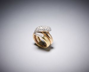 . : Anello ad intreccio in oro giallo 750/1000  con  piccoli diamanti bianchi.  - Asta Asta 366 | GIOIELLI - OROLOGI - Giunonicae Online - Associazione Nazionale - Case d'Asta italiane