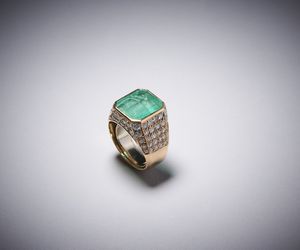 . : Anello in oro con smeraldo centrale.  - Asta Asta 366 | GIOIELLI - OROLOGI - Giunonicae Online - Associazione Nazionale - Case d'Asta italiane