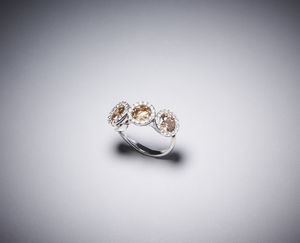 . : Anello in oro con diamanti brown e pav�  di diamanti bianchi.  - Asta Asta 366 | GIOIELLI - OROLOGI - Giunonicae Online - Associazione Nazionale - Case d'Asta italiane
