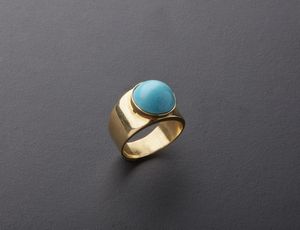 Una parure  collana orecchini ed anello con sfere di turchesi ed oro giallo 750/1000 .  - Asta Asta 366 | GIOIELLI - OROLOGI - Giunonicae Online - Associazione Nazionale - Case d'Asta italiane