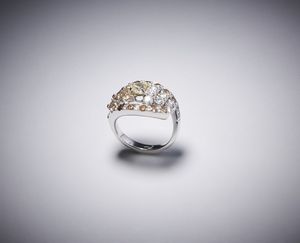 . : Anello in oro con fancy yellow.  - Asta Asta 366 | GIOIELLI - OROLOGI - Giunonicae Online - Associazione Nazionale - Case d'Asta italiane