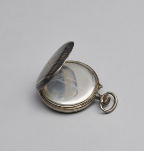 Lotto composto da due  orologi da tasca con cassa rotonda in argento 800.  - Asta Asta 366 | GIOIELLI - OROLOGI - Giunonicae Online - Associazione Nazionale - Case d'Asta italiane