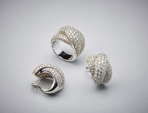 DAMIANI - Una parure composta da anello in oro bianco 750/1000 e orecchini  della serie''Gomitolo''.