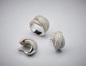 DAMIANI - Una parure composta da anello in oro bianco 750/1000 e orecchini  della serie''Gomitolo''.