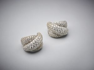 DAMIANI : Una parure composta da anello in oro bianco 750/1000 e orecchini  della serie''Gomitolo''.  - Asta Asta 366 | GIOIELLI - OROLOGI - Giunonicae Online - Associazione Nazionale - Case d'Asta italiane