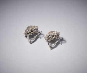 . : Orecchini con diamanti bianchi taglio a brillante in oro bianco 750/1000 di  3,00 carati circa.  - Asta Asta 366 | GIOIELLI - OROLOGI - Giunonicae Online - Associazione Nazionale - Case d'Asta italiane