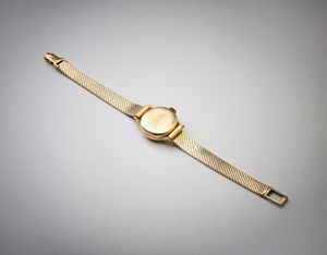 . : Orologio da donna con cassa di forma tonda con cinturino in oro giallo 750/1000.  - Asta Asta 366 | GIOIELLI - OROLOGI - Giunonicae Online - Associazione Nazionale - Case d'Asta italiane