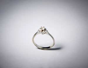 . - Anello in oro bianco 750/1000 con diamante taglio a  brillante  di circa 0,20