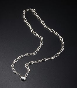 . : Catena in oro bianco 750/1000  con maglie ovali e ciondolo centrale recante diamante bianco taglio brillante ct: 0.13. circa  - Asta Asta 366 | GIOIELLI - OROLOGI - Giunonicae Online - Associazione Nazionale - Case d'Asta italiane